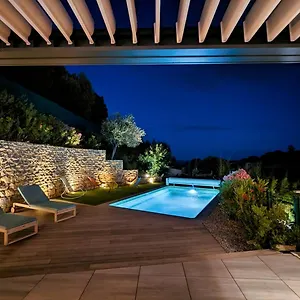 Lone Star Riviera - 5 Minutes Walk To The Villa